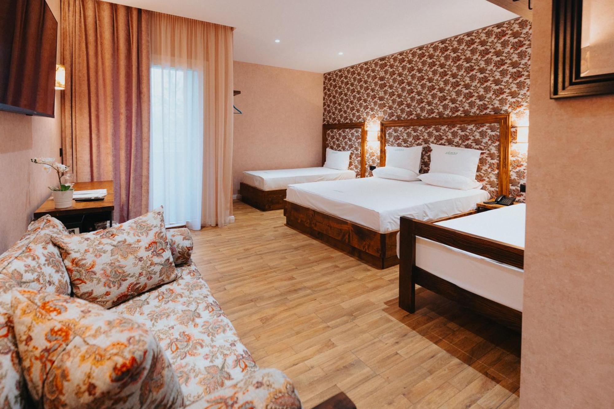 Ledina Hotel Орикум Экстерьер фото